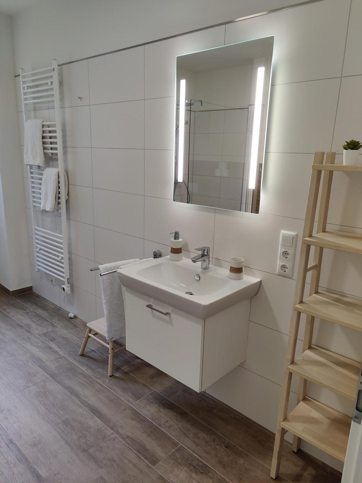 Haus Albatros Eg - Exklusive Fewo Fuer 4 Personen Dangast Exterior foto